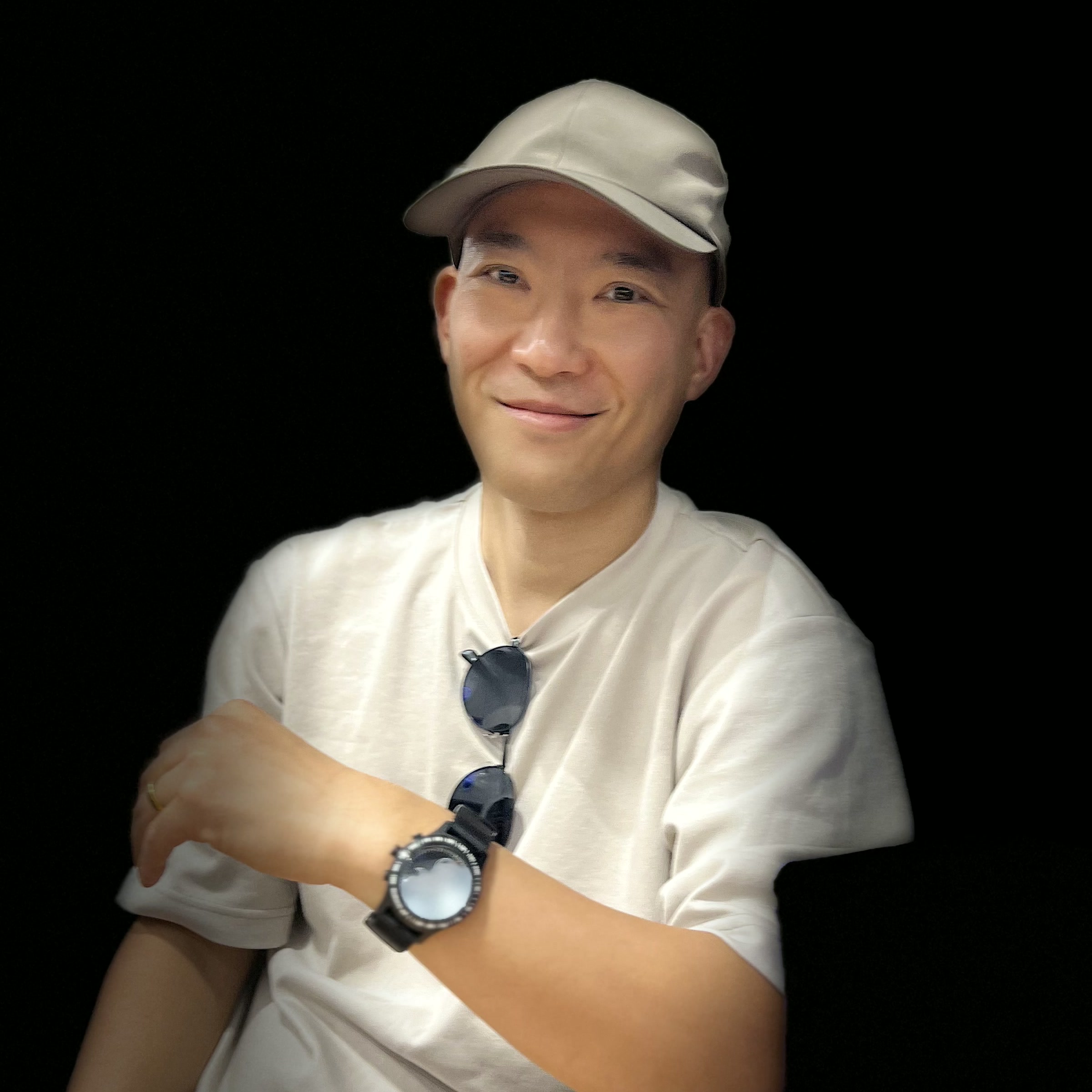 Min-Seok Choi smiling against a dark background
